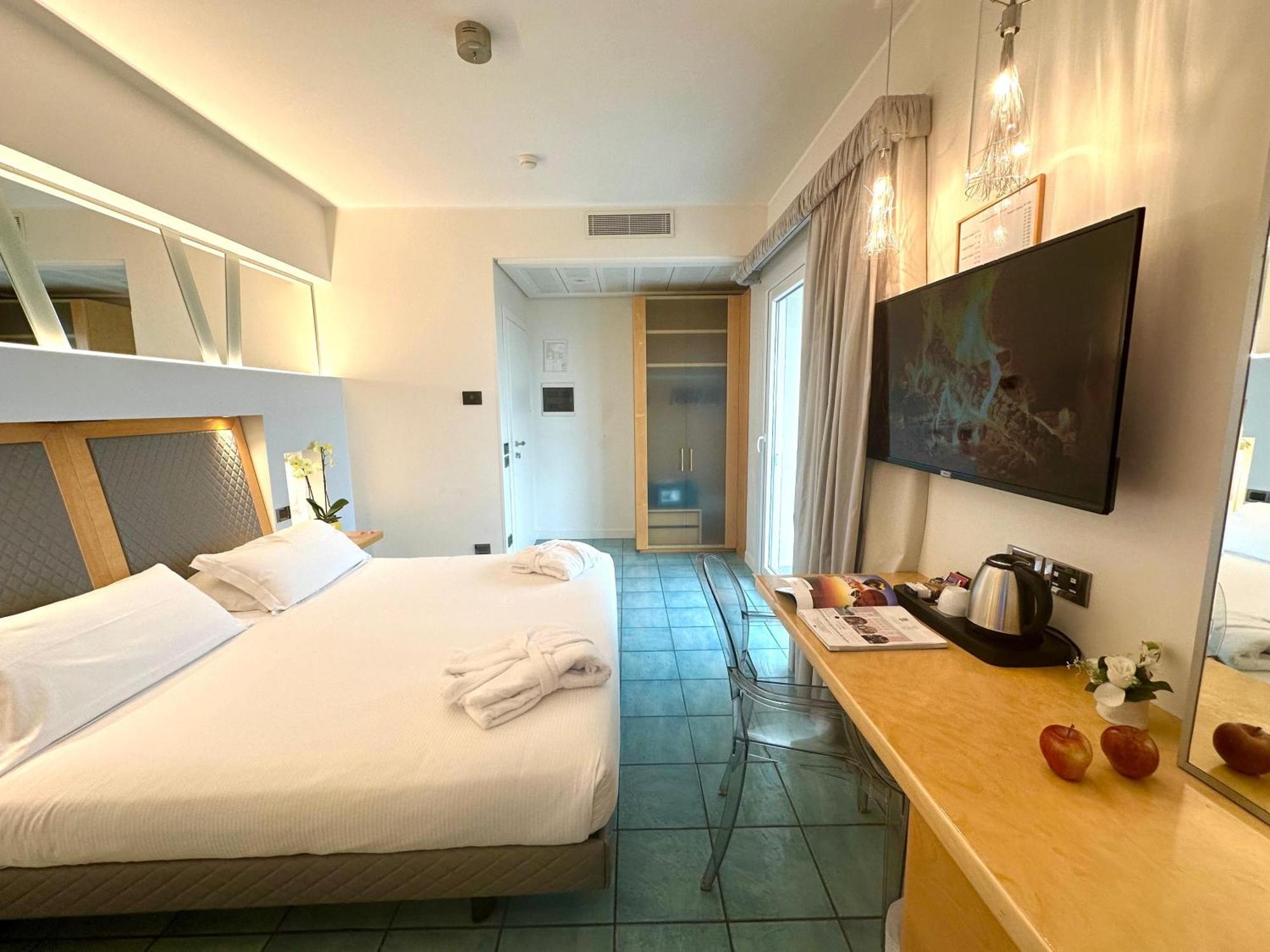 คลับเฮาส์ โฮเทล Hotel ริมินี ภายนอก รูปภาพ