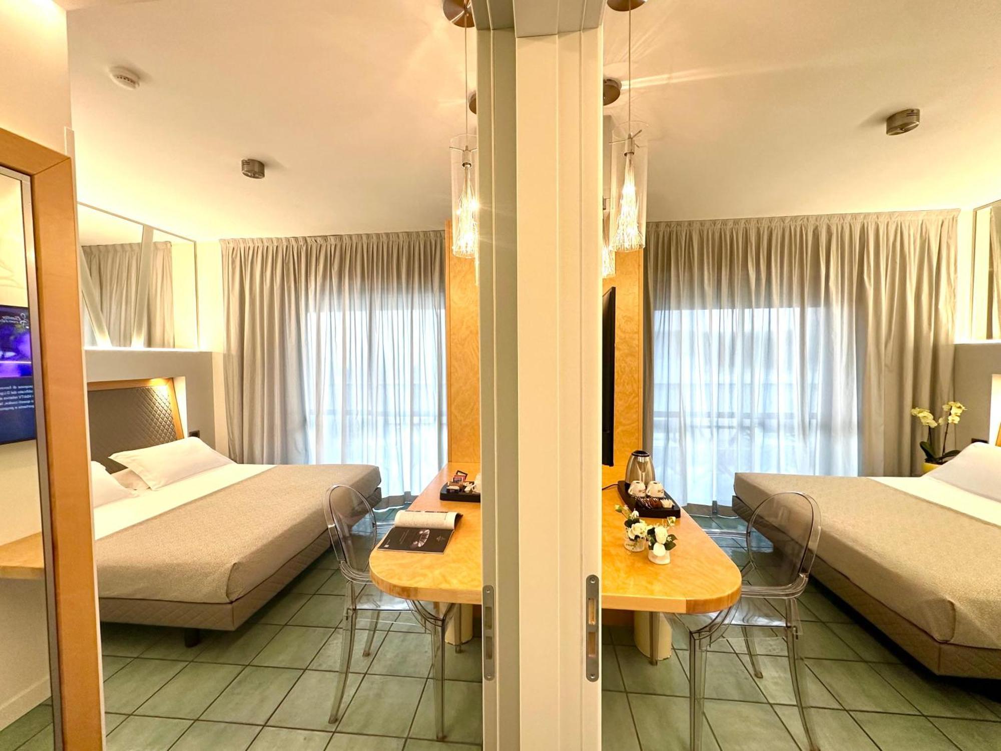 คลับเฮาส์ โฮเทล Hotel ริมินี ภายนอก รูปภาพ
