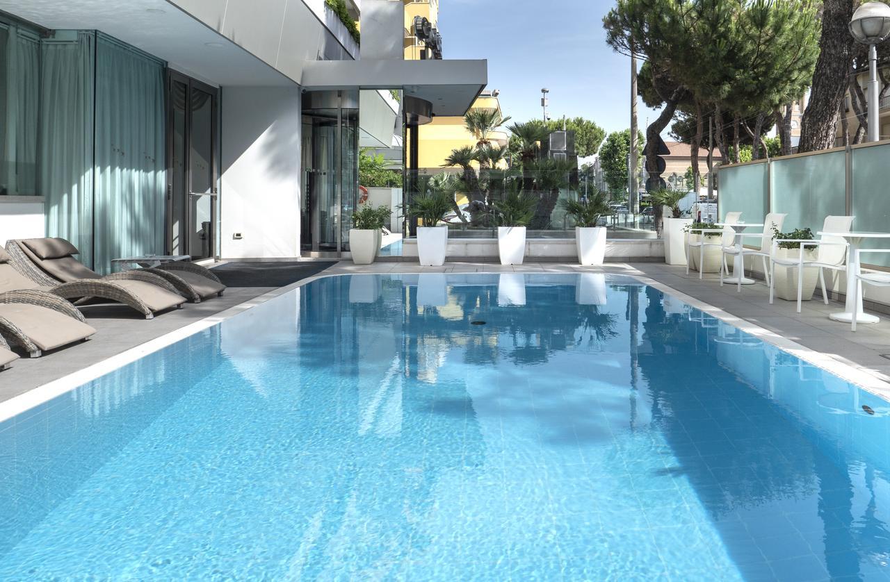 คลับเฮาส์ โฮเทล Hotel ริมินี ภายนอก รูปภาพ